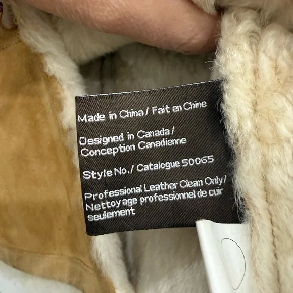 Danier 💯 % Sheepskin Suede Jacket - Picture 16 of 17